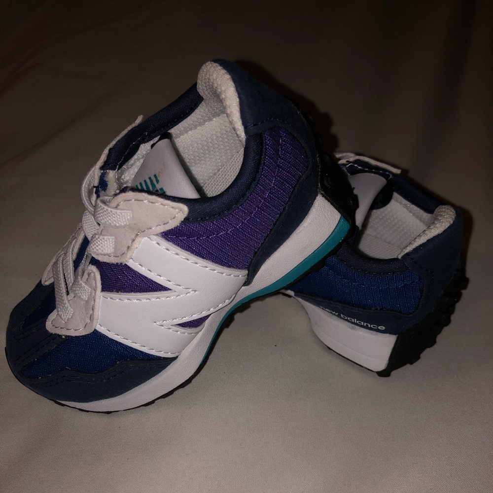 Toddler New Balance 327 Bungee Lace shoes size 5M